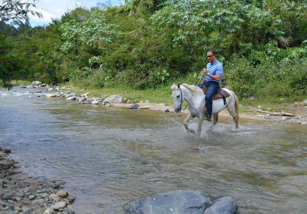 ホテル Rancho Baiguate ハラバコア エクステリア 写真